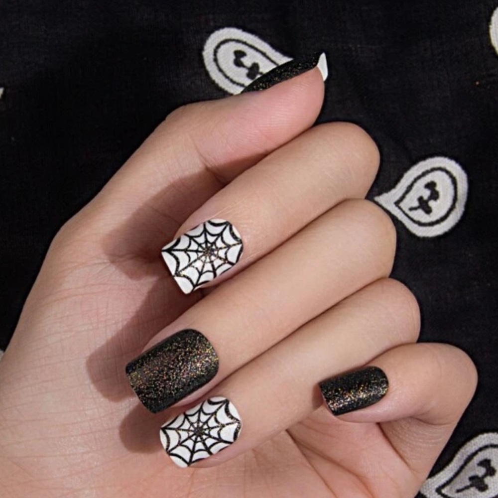 2/16 Spiderwebs Black Glitter